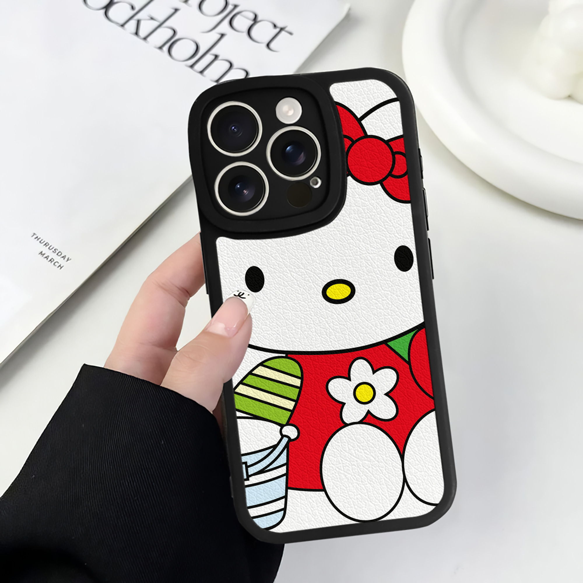 （画像用） Hello Kitty ハローキティ 【iPhone 16シリーズ対応】シリコンスマホケース（レザー調） 材質：シリコン